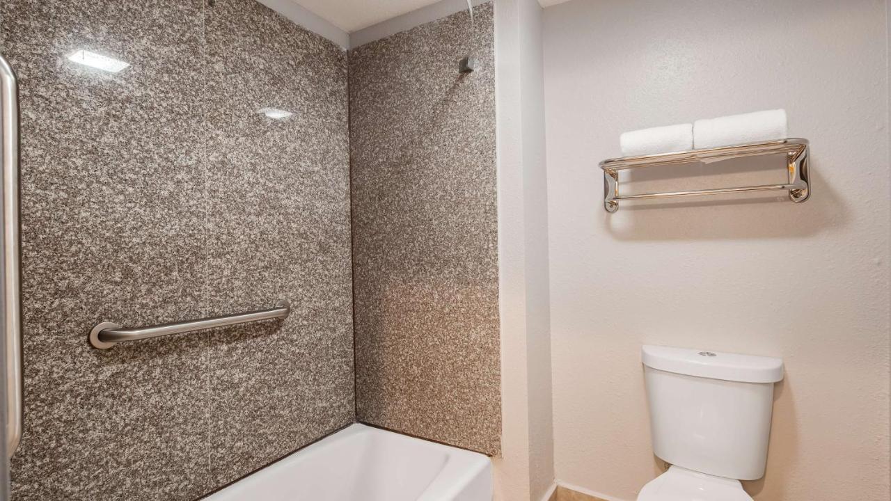 King Suite - Smoking at SureStay Plus Hotel by Best Western Hammond