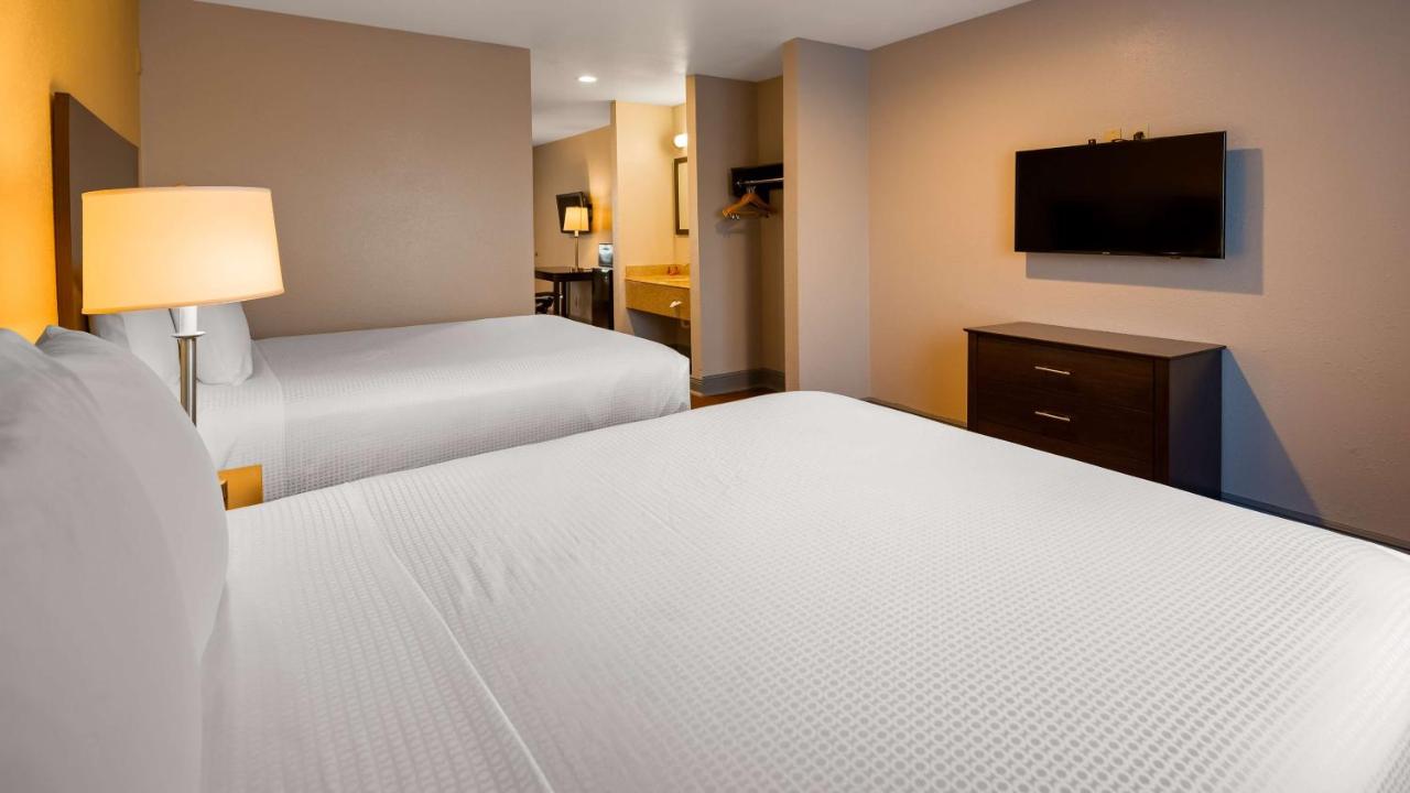 Queen Suite at SureStay Plus Hotel by Best Western Hammond