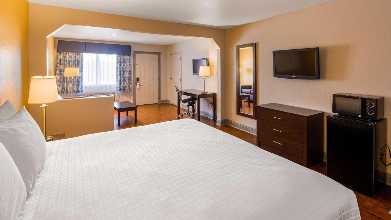 King Suite with Mobility Accessible Tub at SureStay Plus Hotel by Best Western Hammond