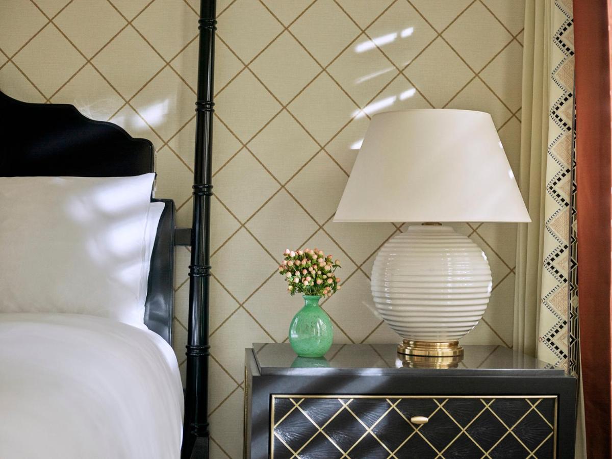 Bungalow King Room at The Beverly Hills Hotel