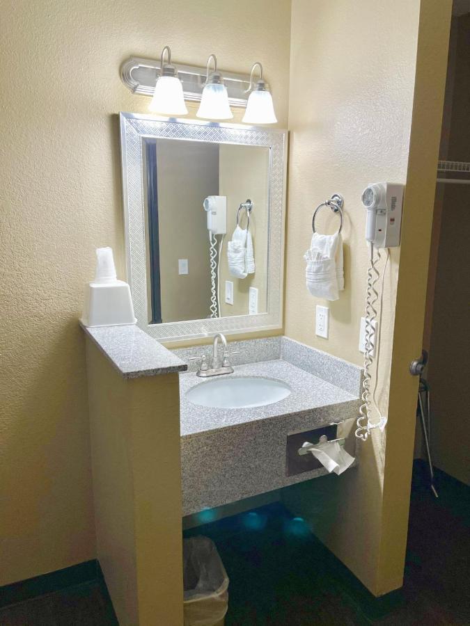 King Room - Mobility Access/Non-Smoking at Super 8 by Wyndham Casa Grande