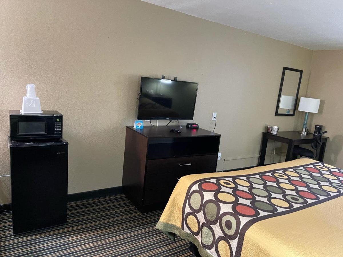 King Room - Mobility Access/Non-Smoking at Super 8 by Wyndham Casa Grande