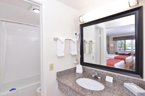 Room #23911814 at Pleasant Inn