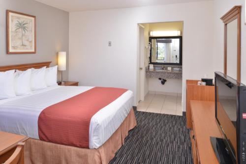 Room #23911814 at Pleasant Inn