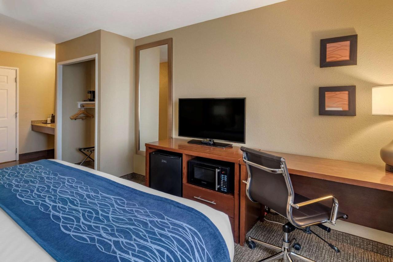 King Room - Accessible/Non-Smoking at Comfort Inn Roseburg
