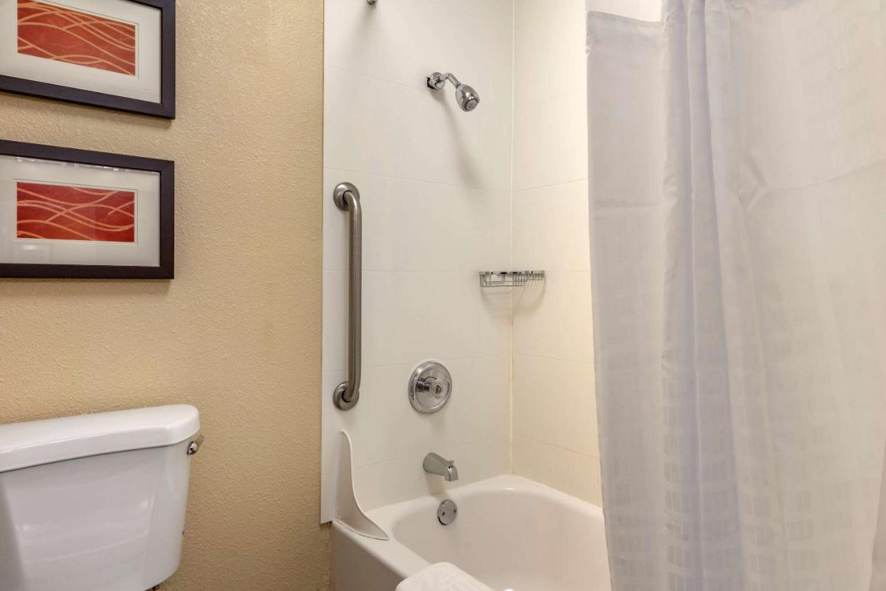 Standard King Room - Non-Smoking at Comfort Inn Roseburg