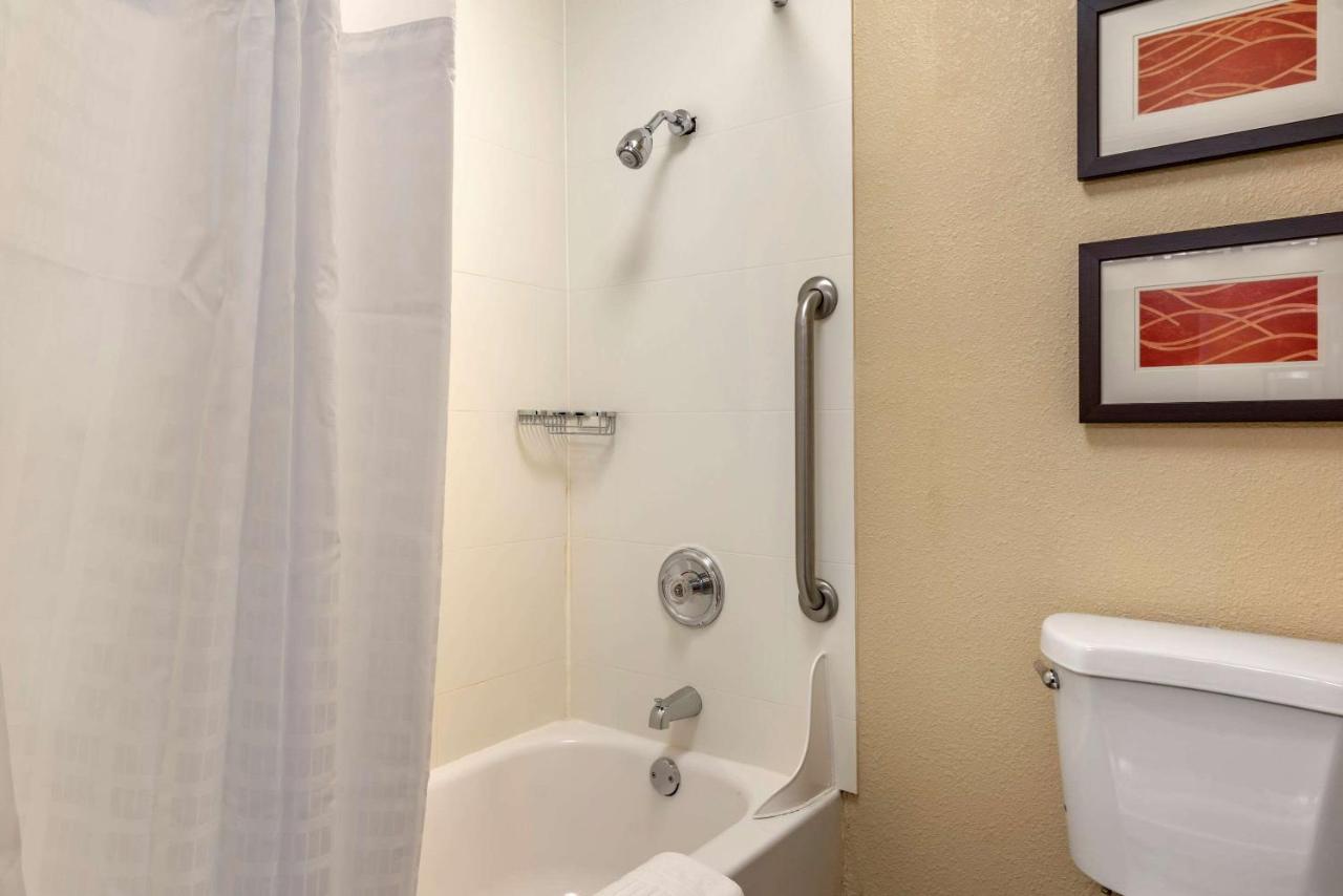 Superior King Room - Non-Smoking at Comfort Inn Roseburg