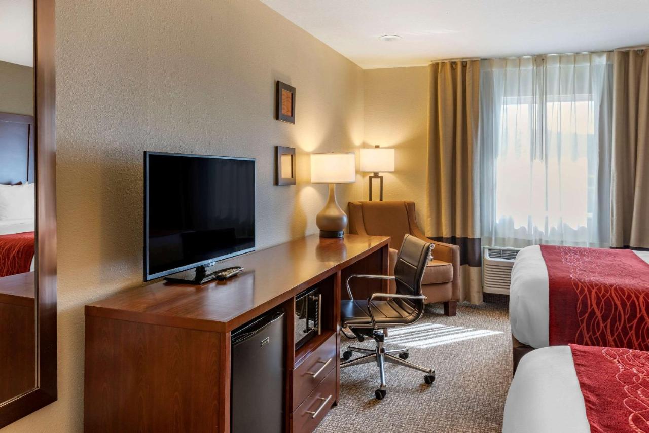 Queen Room with Two Queen Beds - Non-Smoking at Comfort Inn Roseburg
