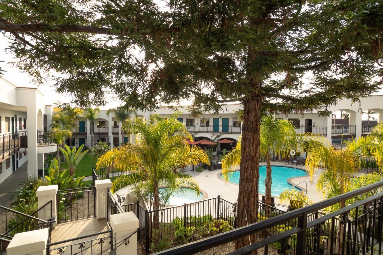 | Oxford Suites Pismo Beach
