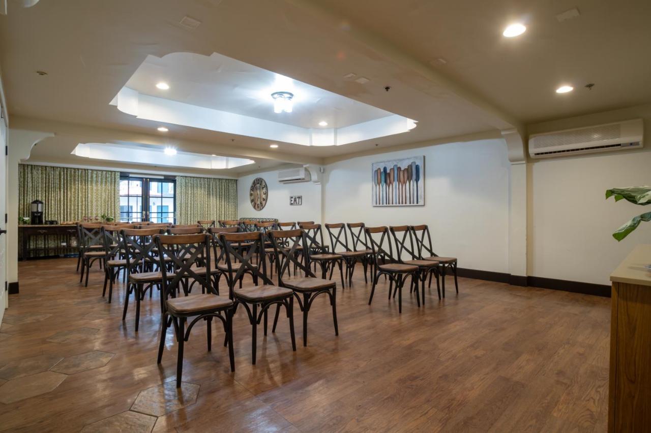 | Oxford Suites Pismo Beach