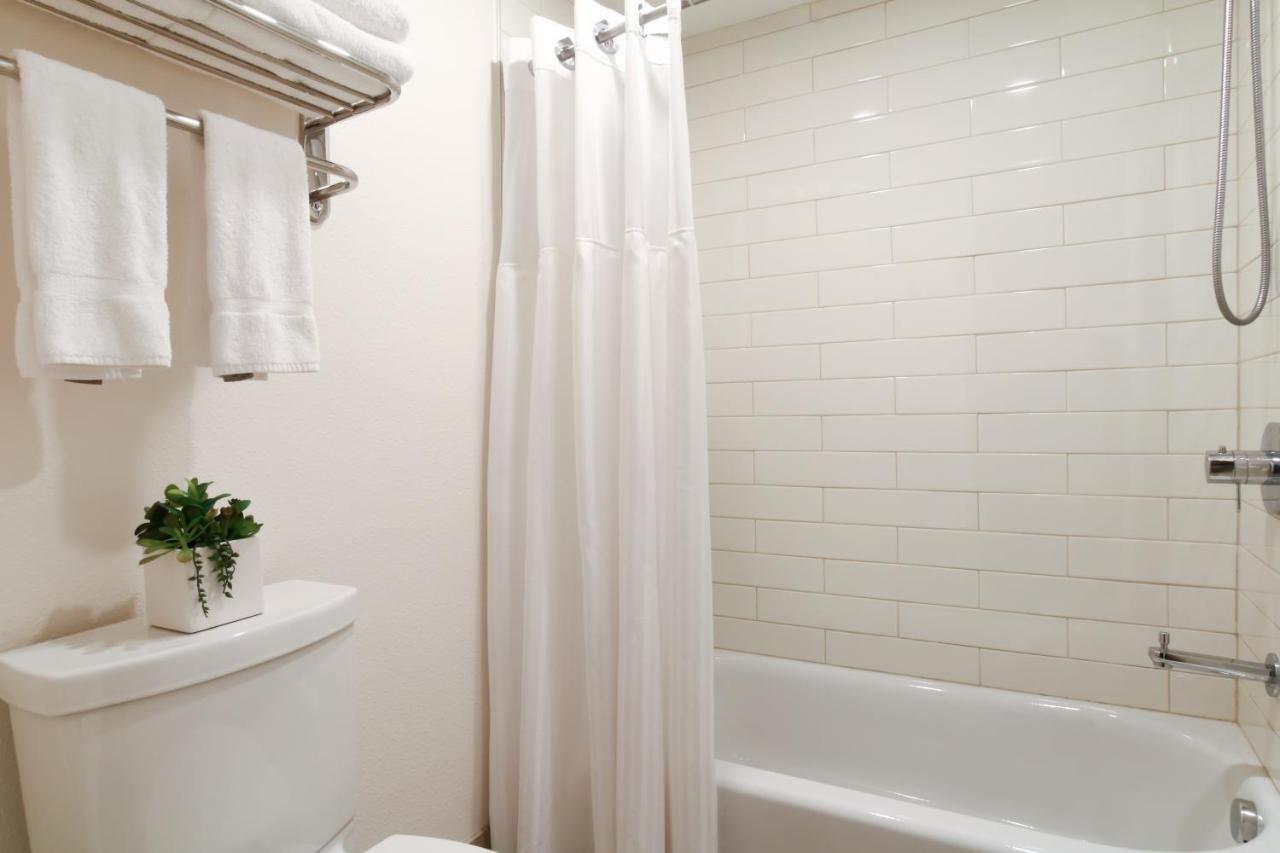 | Oxford Suites Pismo Beach