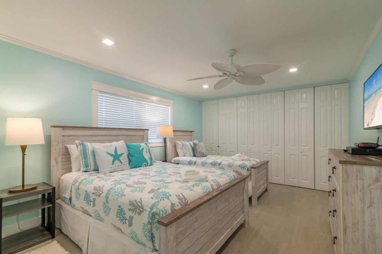  | NEW Completely remodeled villa with beach and heated pool access
