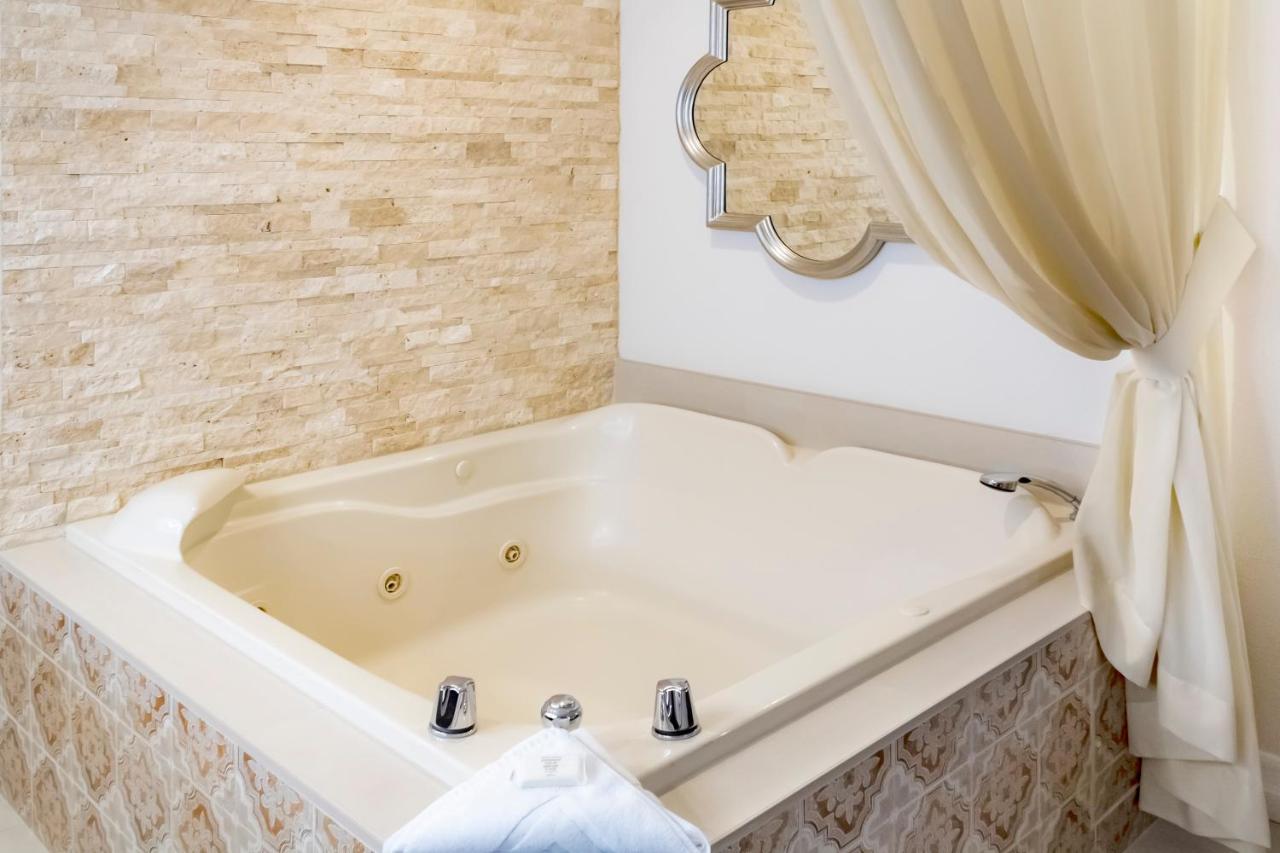 Deluxe Two-Bedroom Villa with Sofa Bed at Westgate Flamingo Bay Resort