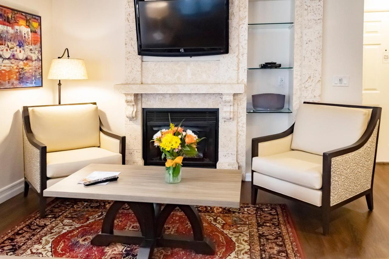 Deluxe Two-Bedroom Villa with Sofa Bed at Westgate Flamingo Bay Resort