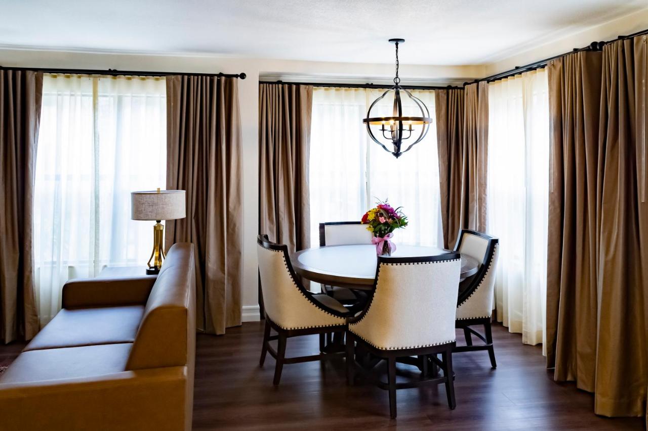 Deluxe One-Bedroom Villa with Sofa Bed at Westgate Flamingo Bay Resort