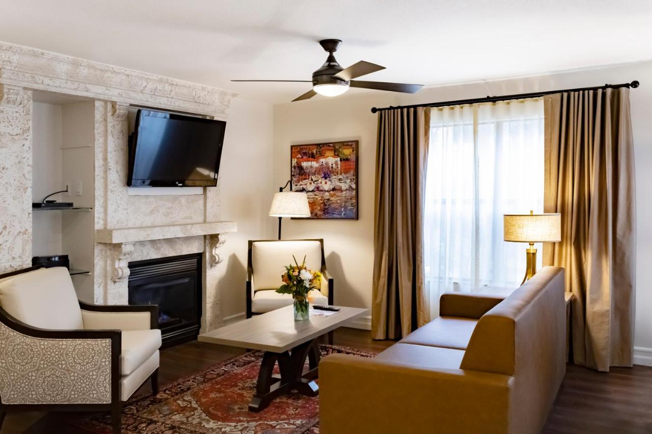 Deluxe One-Bedroom Villa with Sofa Bed at Westgate Flamingo Bay Resort