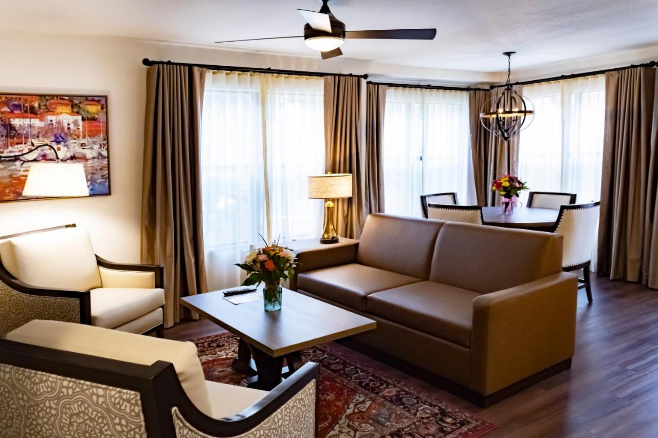 Deluxe One-Bedroom Villa with Sofa Bed at Westgate Flamingo Bay Resort