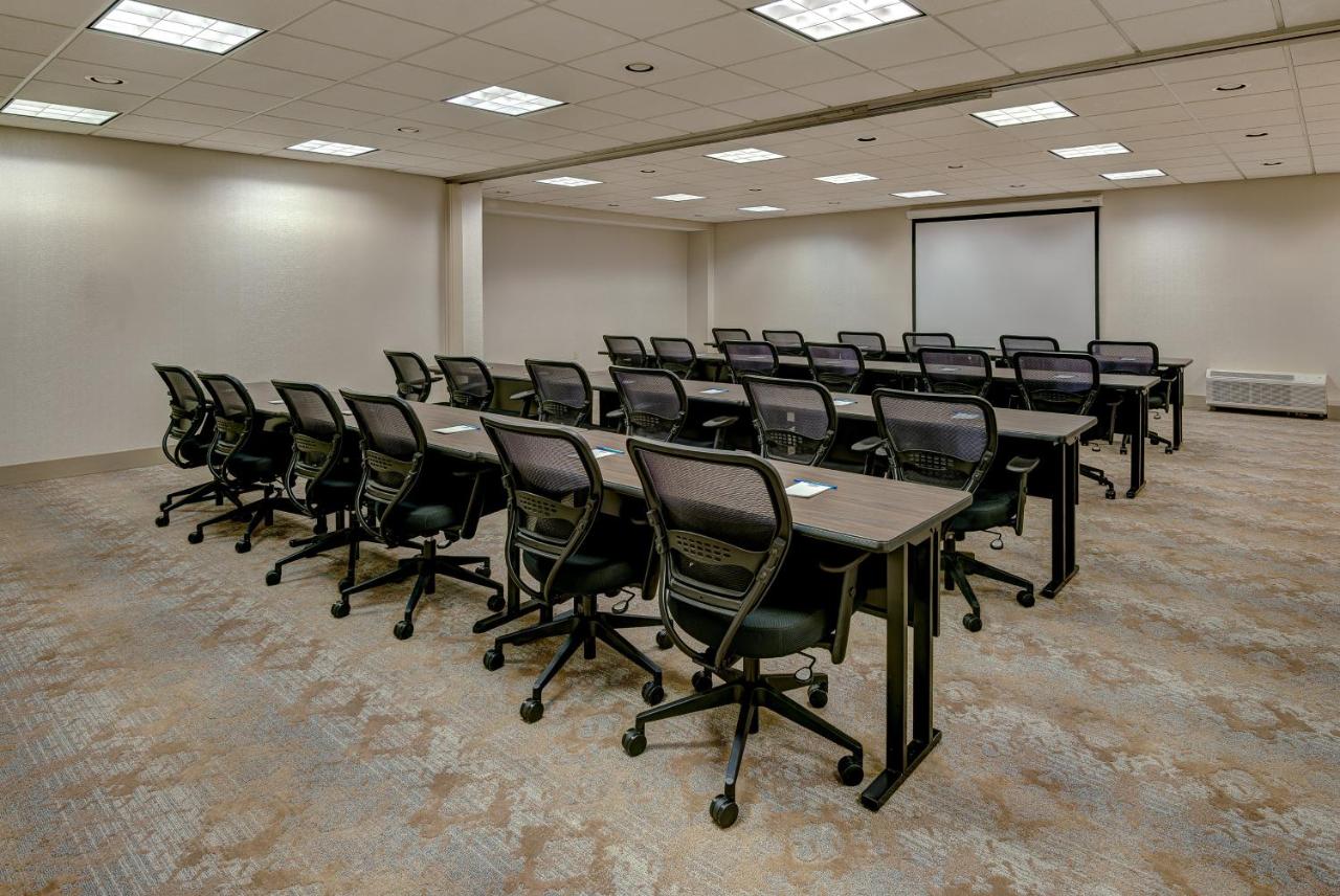 | Holiday Inn East Windsor, an IHG Hotel
