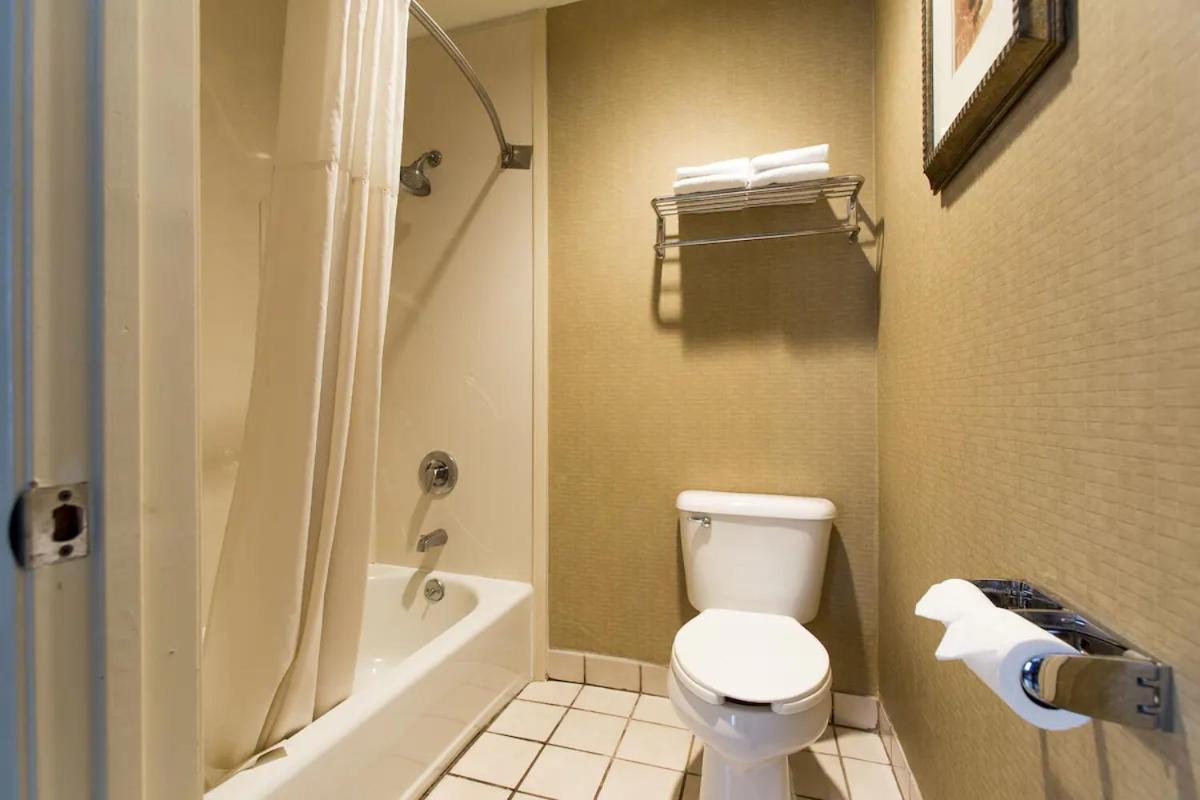 | Hotel Silver Lake