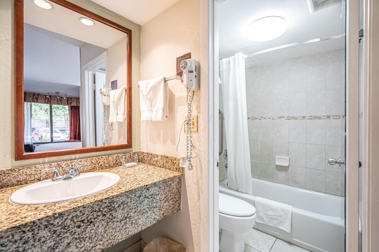 Junior King Suite at Hotolos