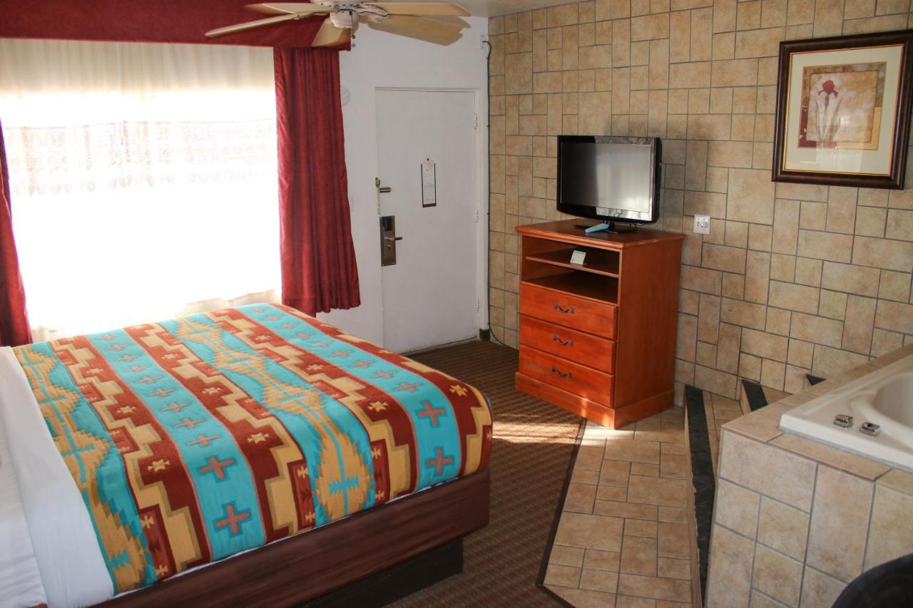 King Suite with Spa Bath - Non-Smoking at The Classic Desert Aire Hotel