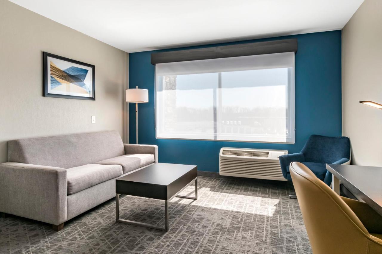 Queen Suite with Two Queen Beds - Mobility Accessible/Non-Smoking at Holiday Inn Express & Suites Carlisle Southwest – I-81 by IHG