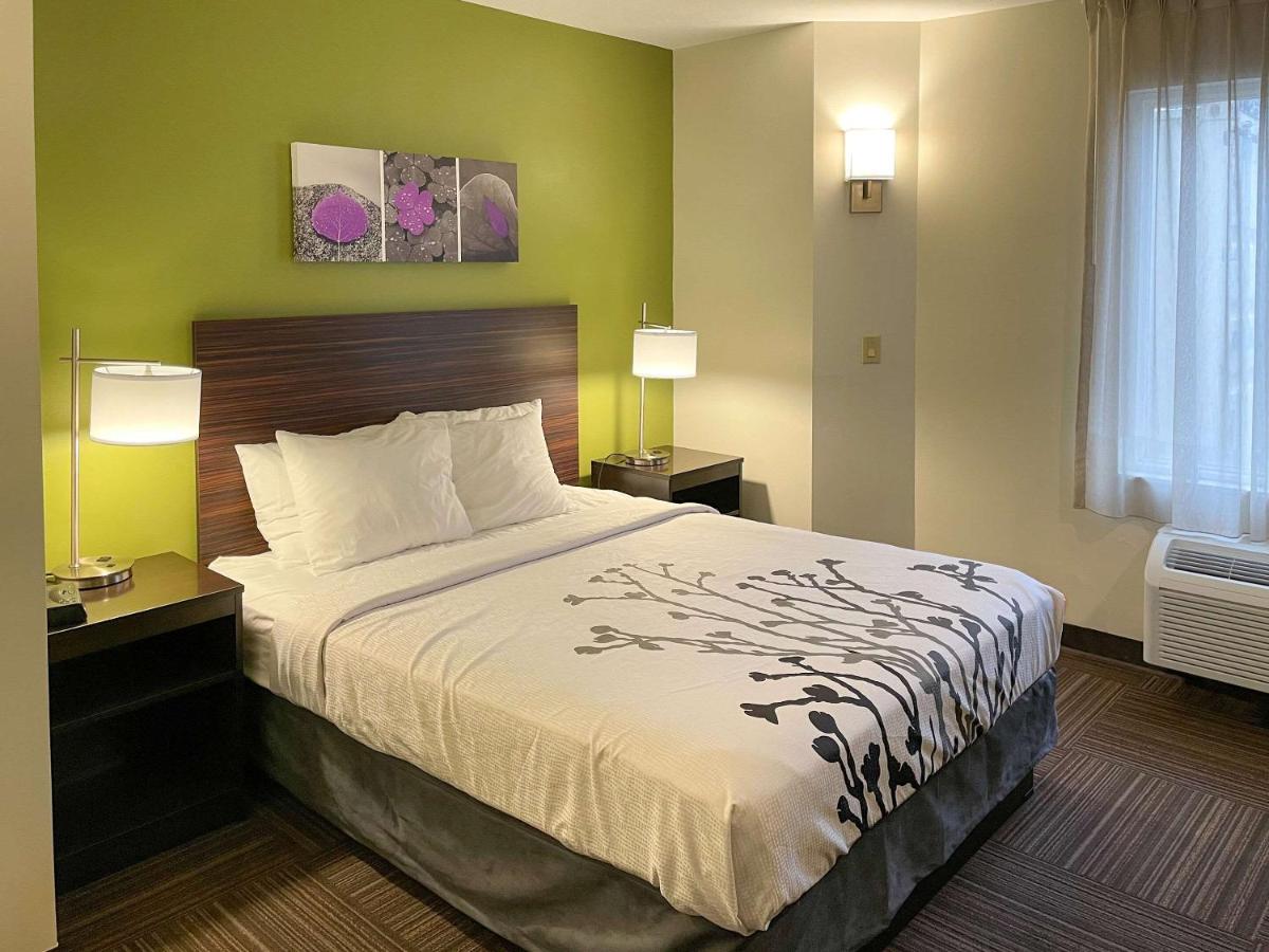 Queen Room - Accessible/Nonsmoking at Sleep Inn Antigo