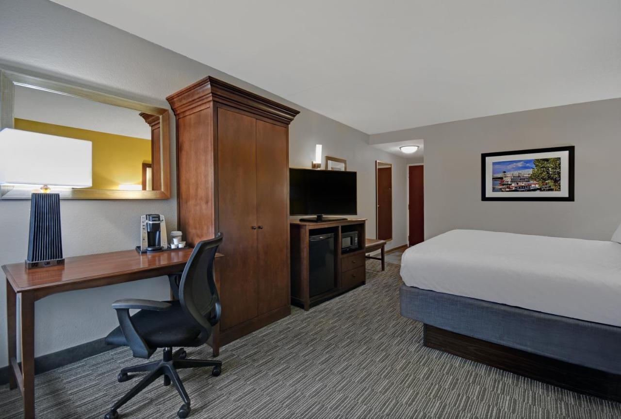  | Holiday Inn Express & Suites Cincinnati Riverfront, an IHG Hotel