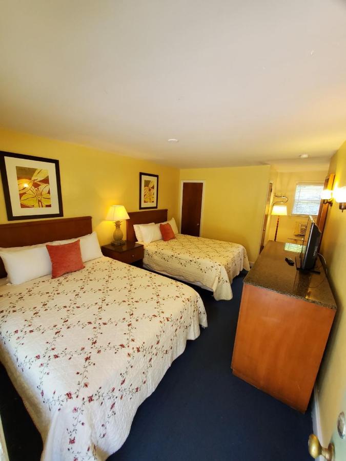 Double Room at Geneva Hotel & Tiki Bar