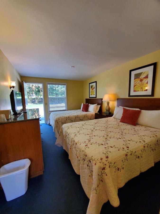 Double Room at Geneva Hotel & Tiki Bar
