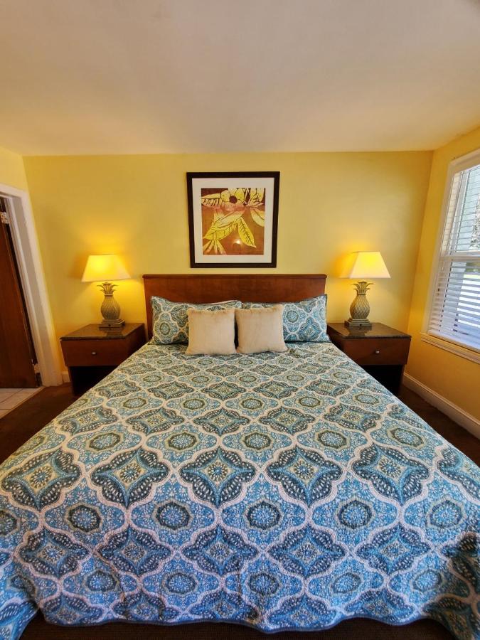 King Studio at Geneva Hotel & Tiki Bar