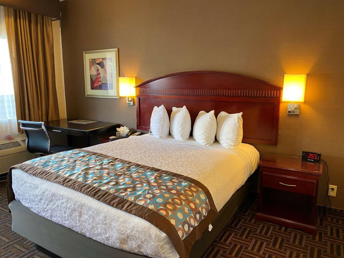 Queen Room - Mobility Accessible/Non-Smoking at Best Western Pasadena Inn