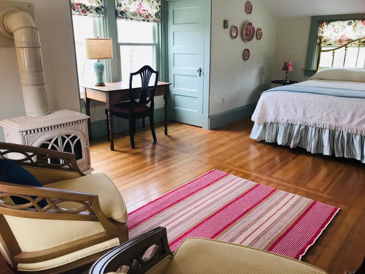 | The Belmont Inn