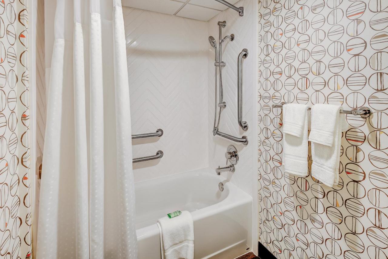 | Holiday Inn East Windsor, an IHG Hotel