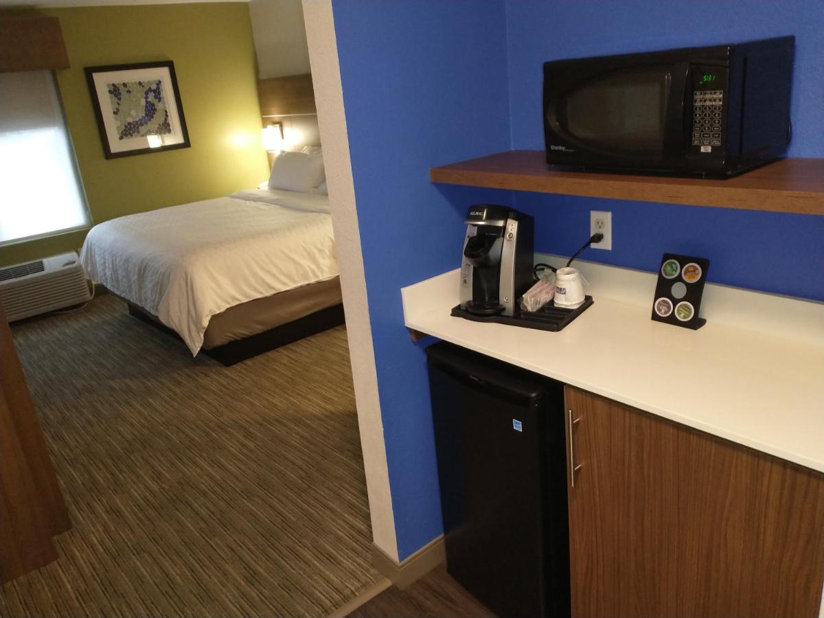 King Room at Holiday Inn Express Hotel & Suites Madison by IHG