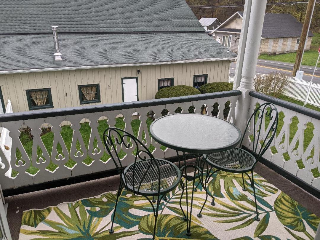 | Lizard Creek Inn
