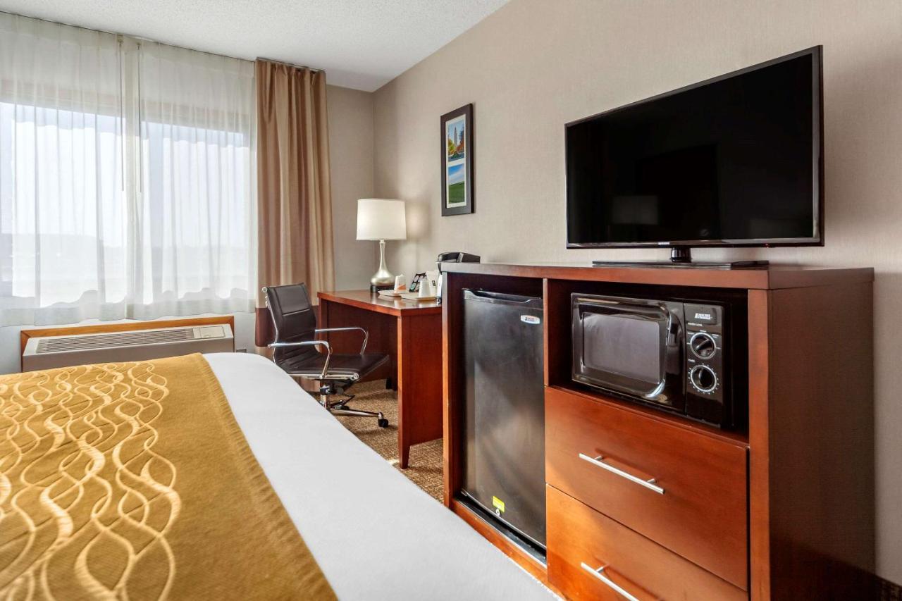 Queen Room - Disability Access/Non-Smoking at Comfort Inn Grand Island North