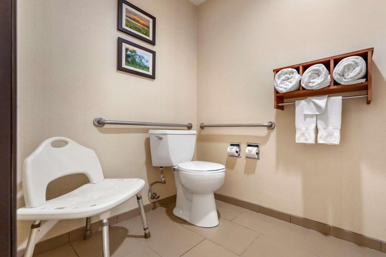 Queen Room - Disability Access/Non-Smoking at Comfort Inn Grand Island North