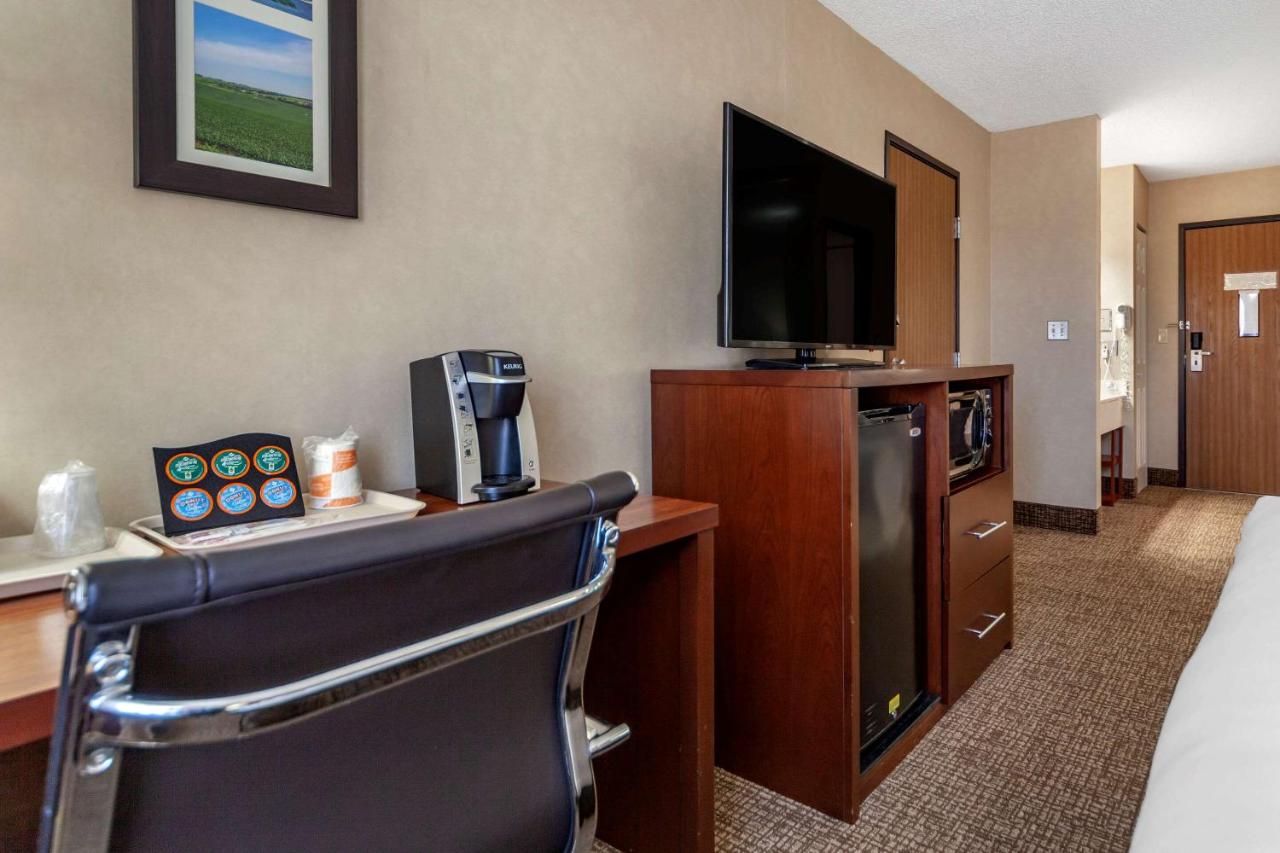 King Room with Hot Tub in Room - Non-Smoking at Comfort Inn Grand Island North