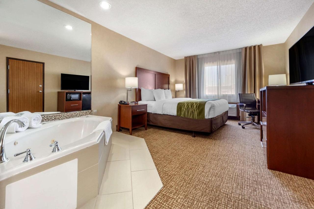 King Room with Hot Tub in Room - Non-Smoking at Comfort Inn Grand Island North