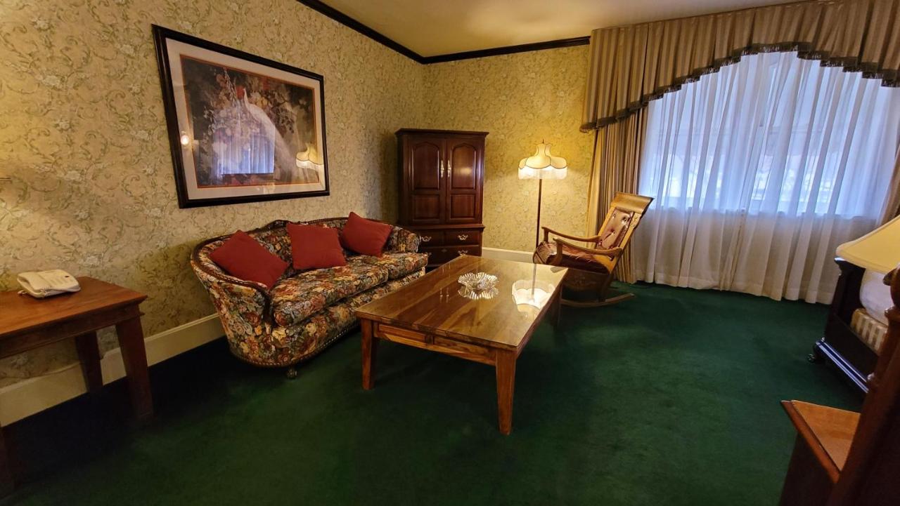  | General Palmer Hotel