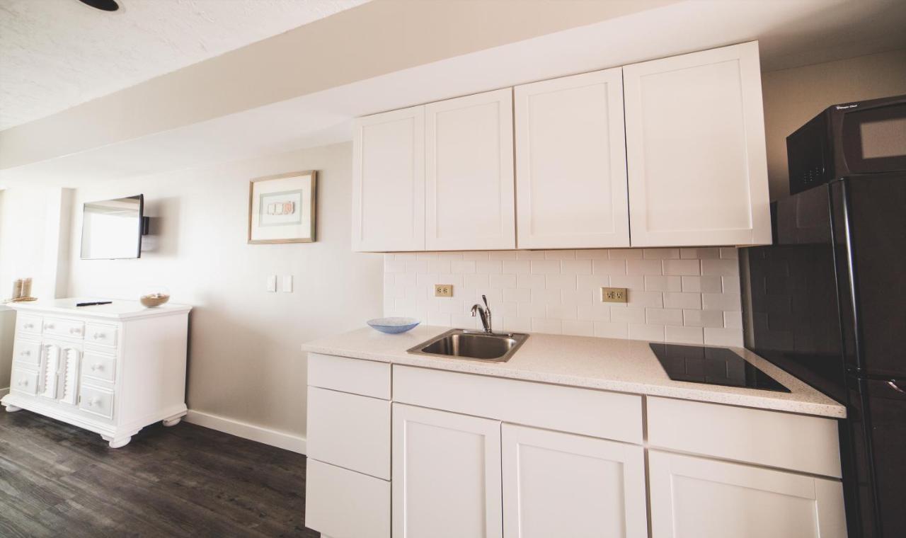  | Surf Club Oceanfront Hotel