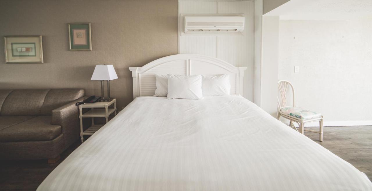  | Surf Club Oceanfront Hotel