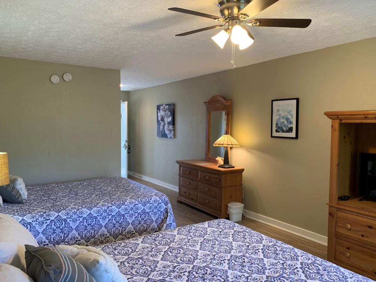 Deluxe Queen Room at Woodbridge Inn & Tavern