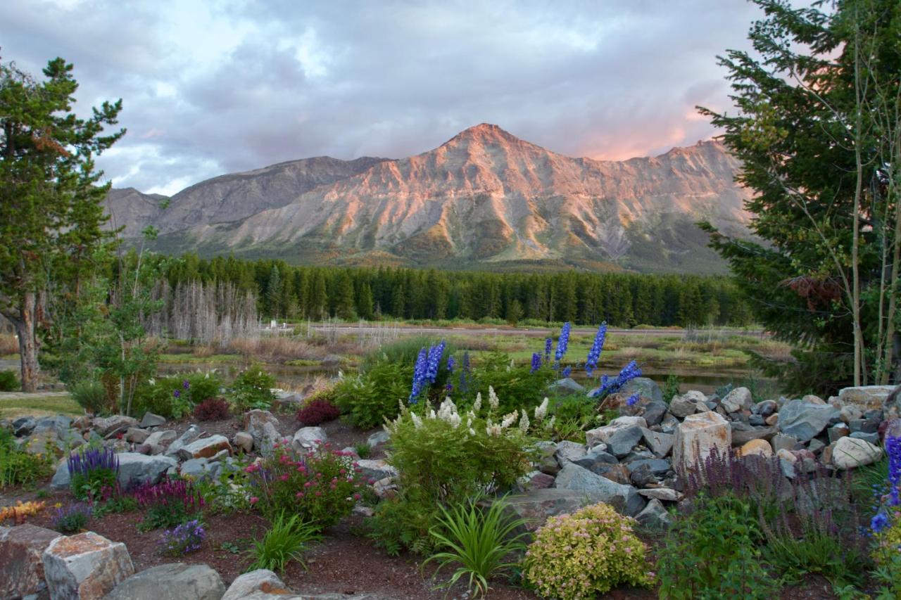 | Summit Mountain Lodge and Steakhouse