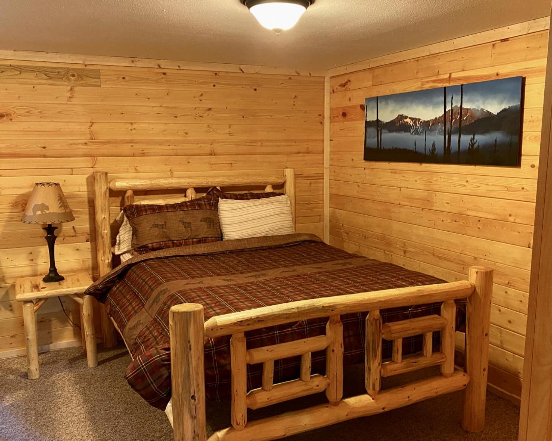 | Summit Mountain Lodge and Steakhouse