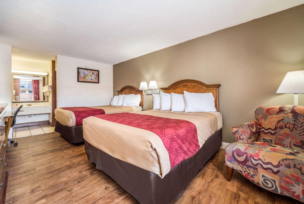 Queen Room with Two Queen Beds - Non-Smoking at Econo Lodge Inn & Suites Macon