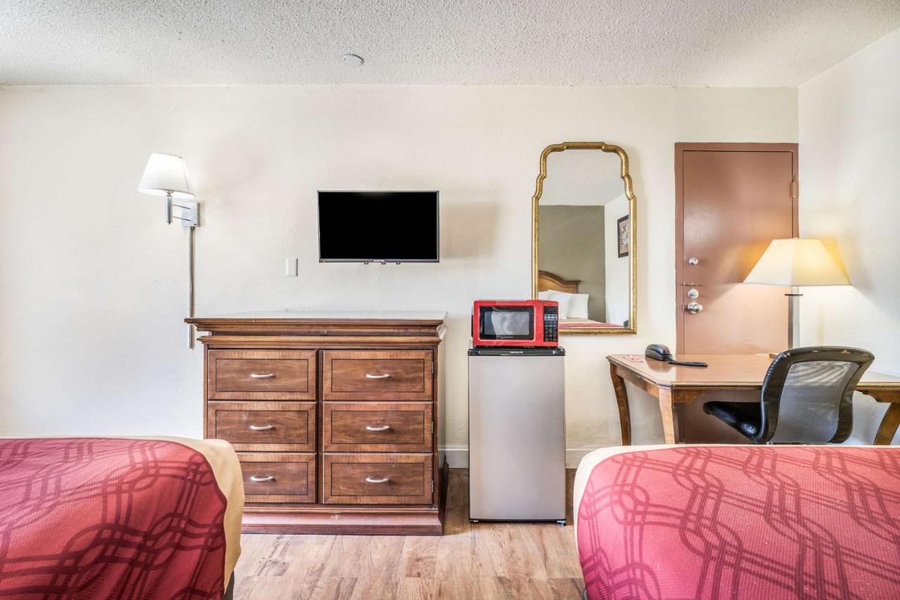 Queen Room with Two Queen Beds - Non-Smoking at Econo Lodge Inn & Suites Macon