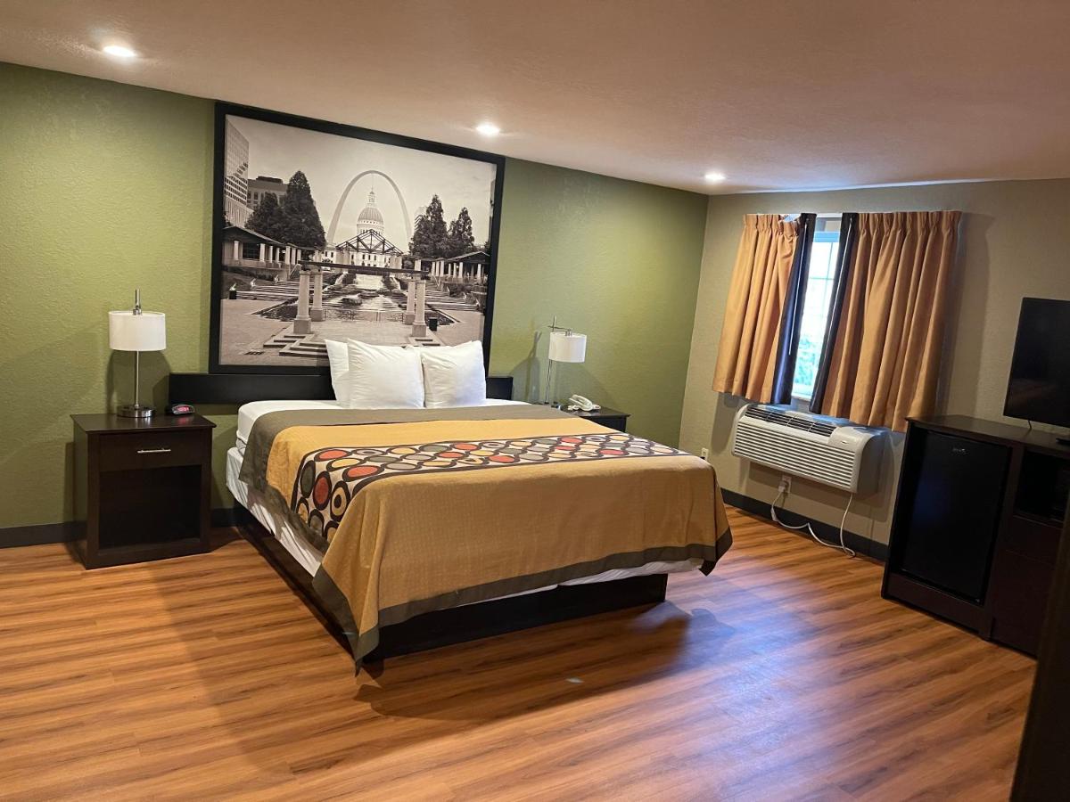 Deluxe King Suite at Super 8 by Wyndham Joplin