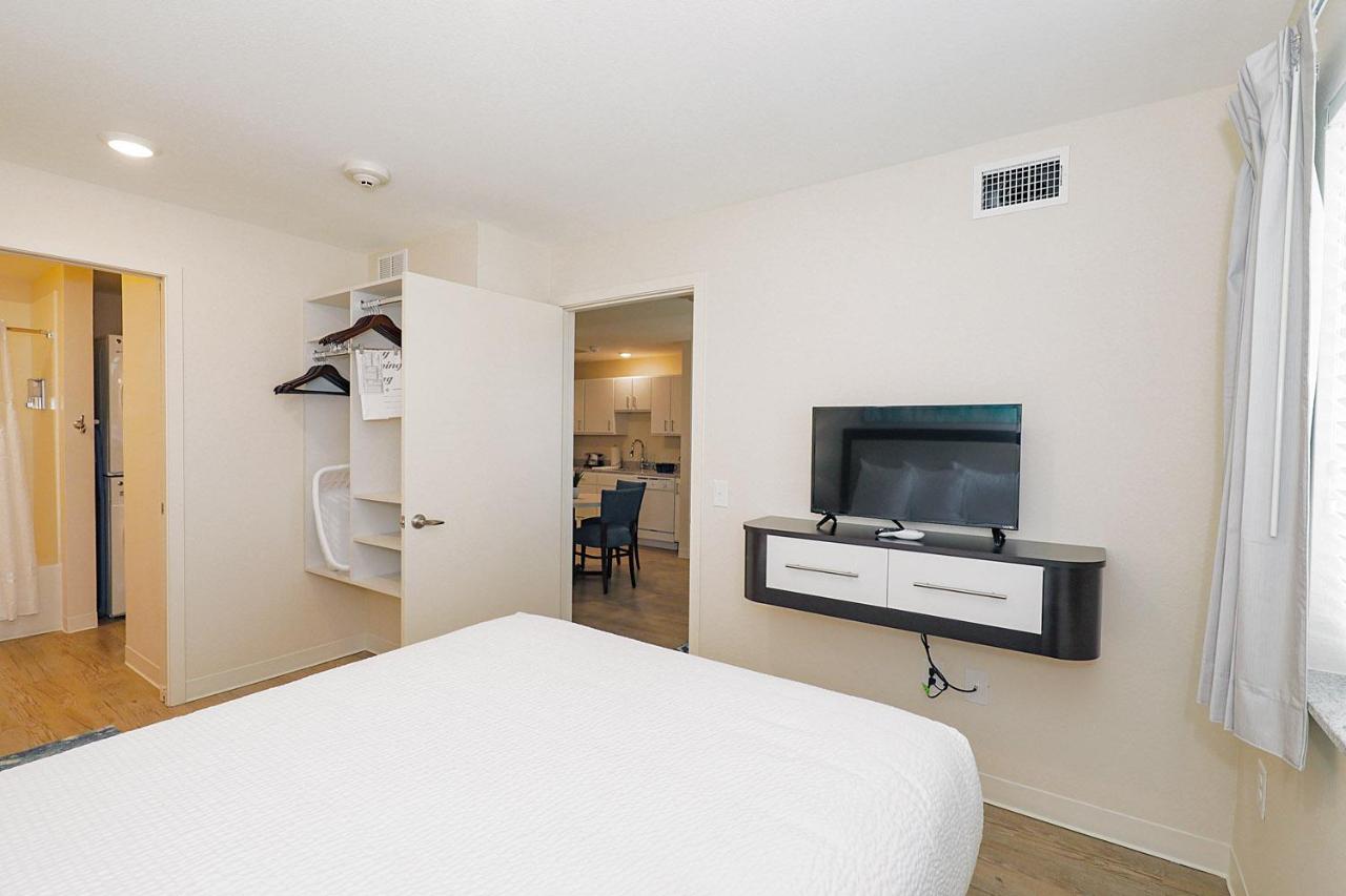 Two-Bedroom Suite at Parks Residential -Richardson